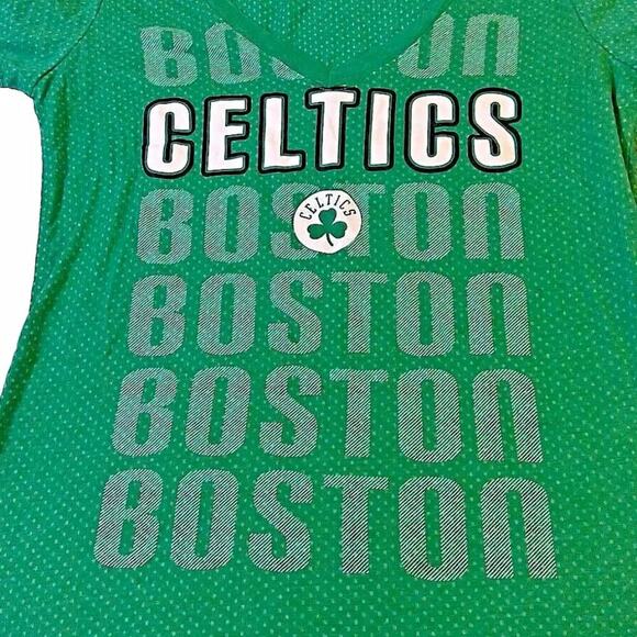 Women's NBA Boston Celtics T-Shirt Green Medium Jersey-Holes Pattern V-Neck NBA - Picture 2 of 4